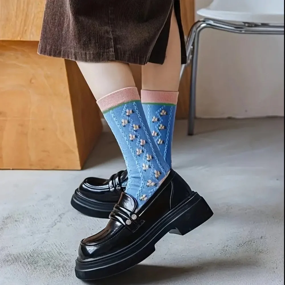 NWT Women Socks & Hosiery 4 Pairs Floral Tulips Embroidered Mid Tube Sock Cozy